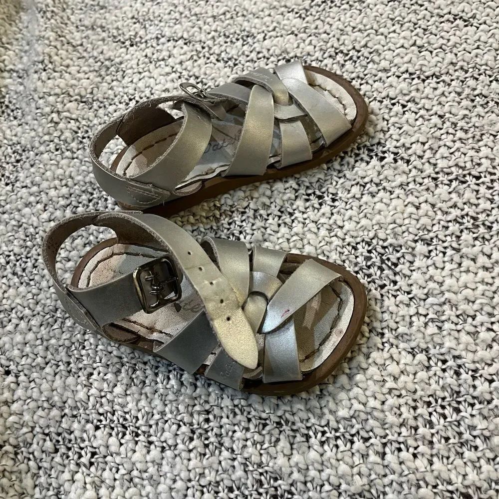 Saltwater sandals for little girls